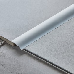 Barre de seuil adhésive  bombe alu mat métallique 830x30mm | Sanifer