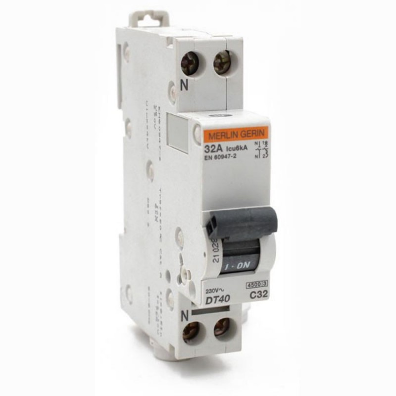 Disjoncteur modulaire DT40 1P+N 32A Courbe C