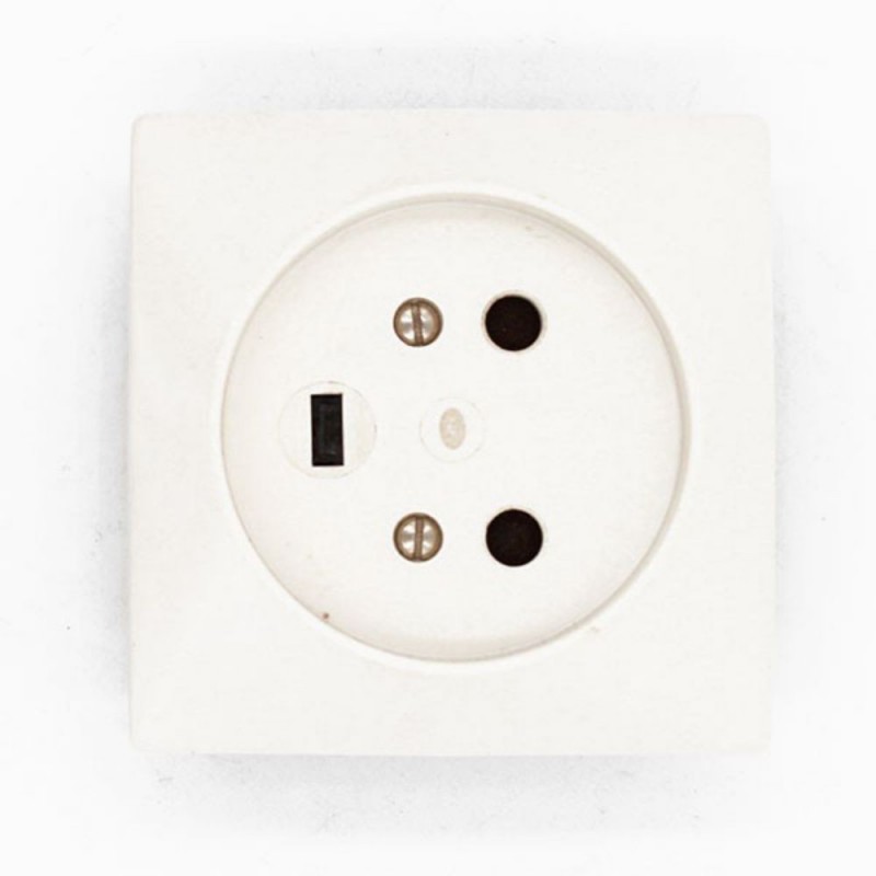 Socleà encastrer2p+t à vis 20A