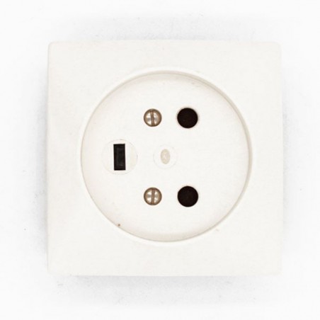 Socleà encastrer2p+t à vis 20A