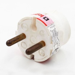 Fiche 2p 16A blanc extra plate