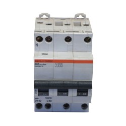 Disjoncteur DT40 3P+N 40A Courbe C